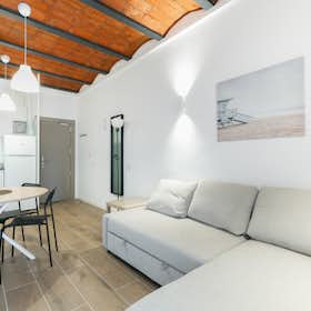 Apartment for rent for €1,850 per month in Barcelona, Carrer de Mèxic