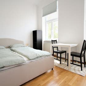 Appartement à louer pour 700 €/mois à Vienna, Alxingergasse