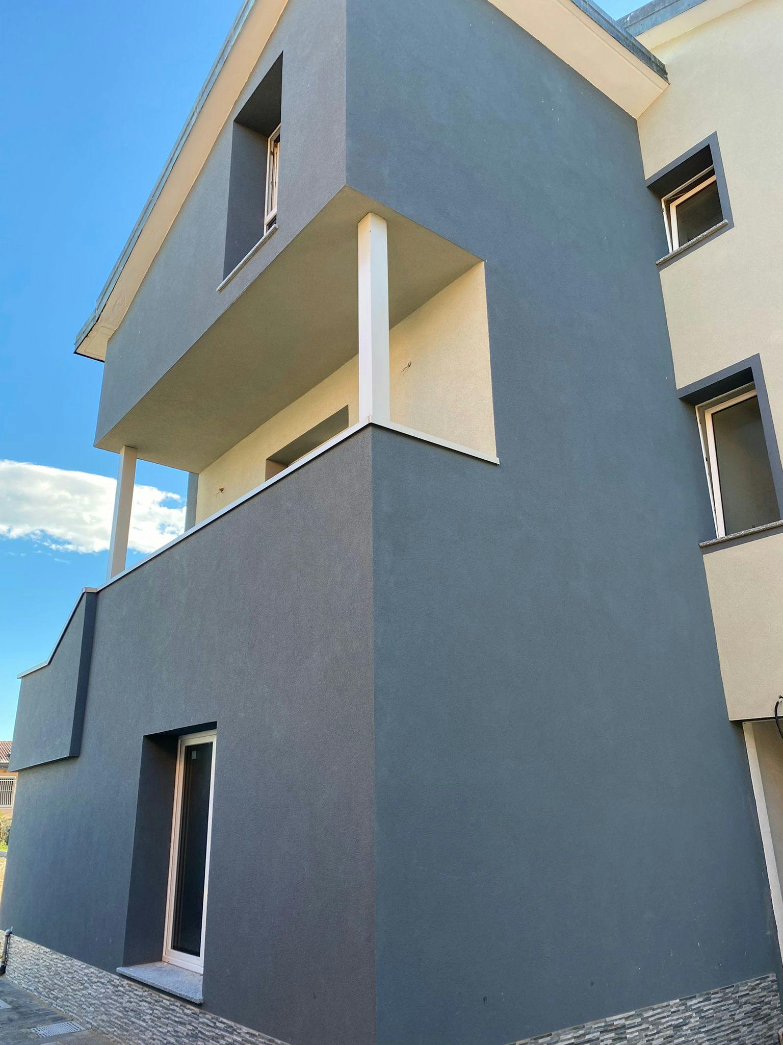 Budynek do wynajęcia za 1100 € miesięcznie w mieście Pieve Emanuele, Via Piero Gobetti