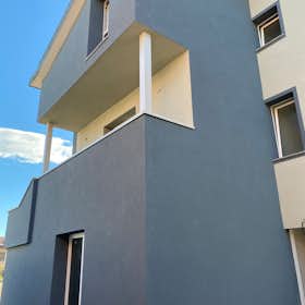Intero immobile for rent for 1.100 € per month in Pieve Emanuele, Via Piero Gobetti