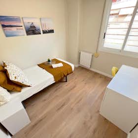 Private room for rent for €385 per month in Valencia, Avinguda Valladolid