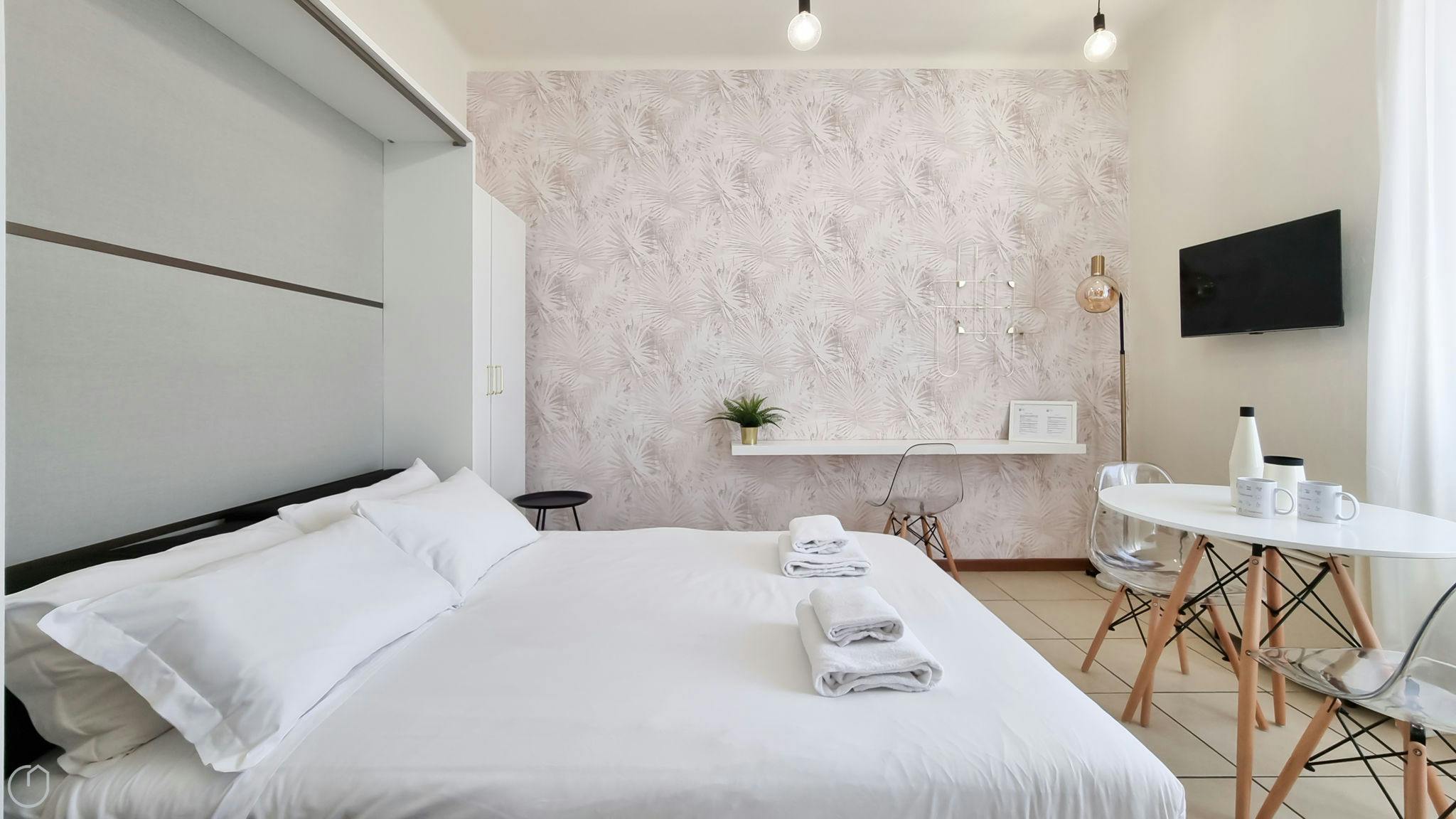 Studio for rent for €1 per month in Milan, Via Gallura