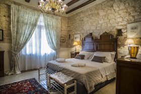 Apartamento para alugar por € 2.100 por mês em Verona, Via Antonio Pisano
