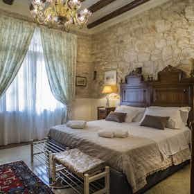 公寓 正在以 €2,100 的月租出租，其位于 Verona, Via Antonio Pisano