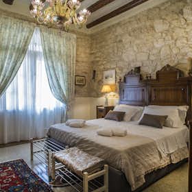 Квартира сдается в аренду за 2 100 € в месяц в Verona, Via Antonio Pisano