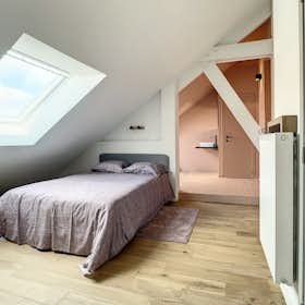 私人房间 正在以 €990 的月租出租，其位于 Schaerbeek, Avenue Eugène Plasky