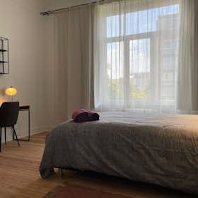 Private room for rent for €1,100 per month in Schaerbeek, Avenue Eugène Plasky