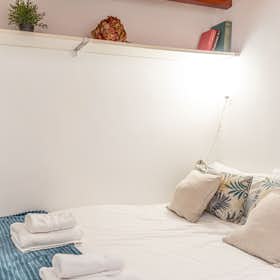 Apartment for rent for €1,037 per month in Madrid, Calle de Juan de Austria