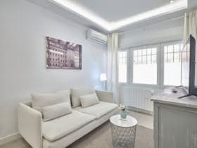 Apartment for rent for €1,375 per month in Madrid, Calle de Canillas