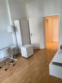 私人房间 正在以 €670 的月租出租，其位于 Potsdam, Geschwister-Scholl-Straße