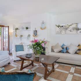 Huis te huur voor € 1.683 per maand in Marbella, Urbanización Guadalmina Baja