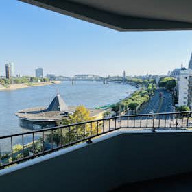 Apartment for rent for €2,500 per month in Köln, Konrad-Adenauer-Ufer