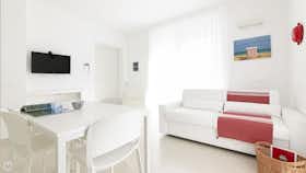 Apartment for rent for €2,000 per month in Termoli, Via Adriatica