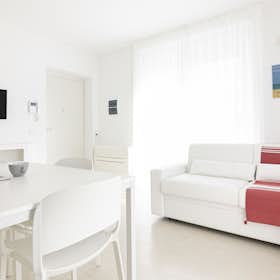 Apartament de închiriat pentru 1.240 EUR pe lună în Termoli, Via Adriatica