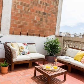 Apartment for rent for €1,850 per month in Barcelona, Carrer de Girona