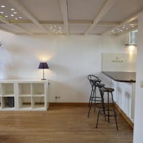 Apartament de închiriat pentru 980 EUR pe lună în Saint-Gilles, Rue de Mérode