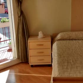 Private room for rent for €400 per month in Barcelona, Avinguda de la Mare de Déu de Montserrat