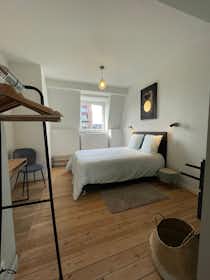 Private room for rent for €900 per month in Schaerbeek, Avenue Eugène Plasky