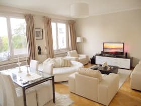 Apartment for rent for €1,550 per month in Brussels, Avenue Louise