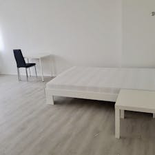 Private room for rent for €660 per month in Stuttgart, Kirchheimer Straße