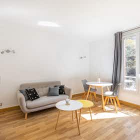 Apartment for rent for €2,100 per month in Paris, Rue Claude Terrasse