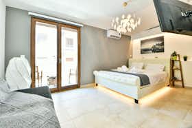 Appartement te huur voor € 1.000 per maand in Athens, Papadiamantopoulou