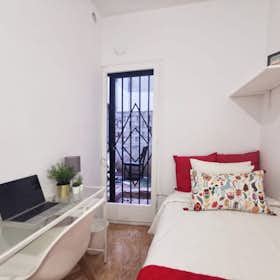 Private room for rent for €590 per month in Barcelona, Carrer de Cabanes