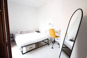 Private room for rent for €970 per month in Barcelona, Carrer de Santa Madrona