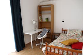 Private room for rent for €400 per month in Athens, Liakataion