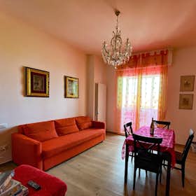 公寓 正在以 €330 的月租出租，其位于 Senigallia, Viale Bonopera