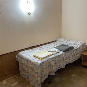 Private room for rent for €350 per month in Leganés, Avenida Dos de Mayo