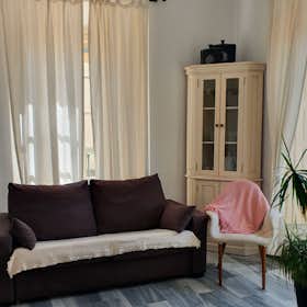 Apartment for rent for €2,400 per month in Málaga, Plaza Merced