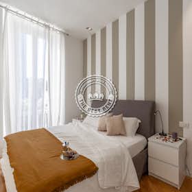 Apartment for rent for €2,200 per month in Milan, Via Pietro Redaelli