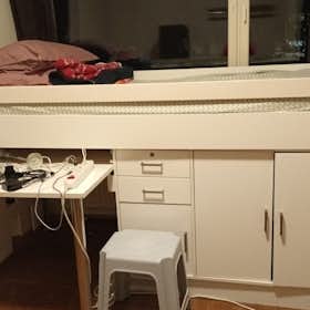 Mehrbettzimmer for rent for 295 € per month in Helsinki, Mätästie