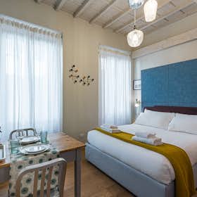 单间公寓 正在以 €850 的月租出租，其位于 Florence, Via dell'Amorino