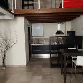 公寓 正在以 €800 的月租出租，其位于 Molfetta, Via San Pietro