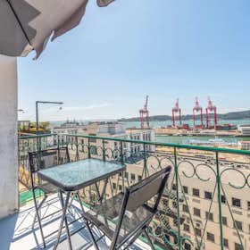 Apartment for rent for €3,160 per month in Lisbon, Travessa dos Brunos