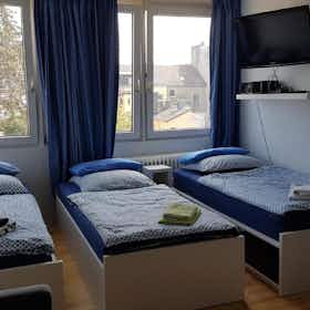 Studio for rent for €1,200 per month in Köln, Bochumer Straße