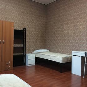 Mehrbettzimmer for rent for 370 € per month in Bologna, Via Alfredo Protti
