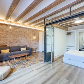 Apartment for rent for €1,596 per month in Barcelona, Carrer del Peu de la Creu