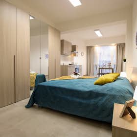  Wohnheim zu mieten für 860 € pro Monat in Bologna, Via Alessandro Menganti