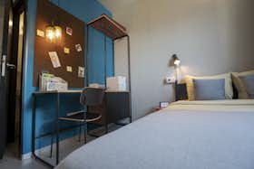 Private room for rent for €999 per month in Barcelona, Avinguda del Paral.lel