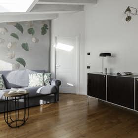Apartment for rent for €2,056 per month in Milan, Via Pietro Rubens