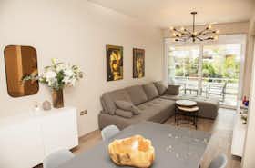 Appartement te huur voor € 1.500 per maand in Glyfáda, Themistokleous