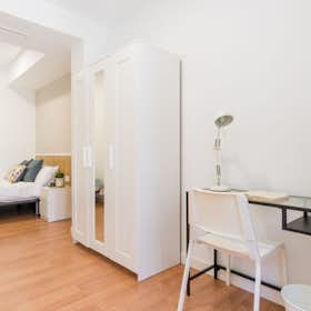 Private room for rent for €680 per month in Madrid, Calle de Alejandro González