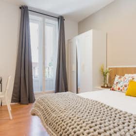 Private room for rent for €660 per month in Madrid, Calle de Alejandro González