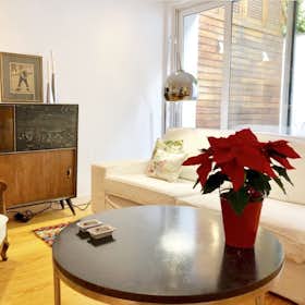 Apartment for rent for €2,000 per month in Madrid, Calle de Iturbe