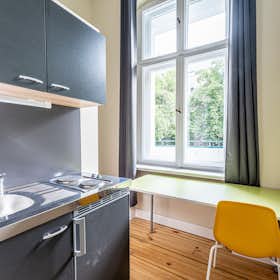 公寓 正在以 €1,000 的月租出租，其位于 Berlin, Leibnizstraße
