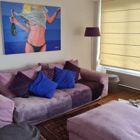 Apartment for rent for €2,200 per month in Woluwe-Saint-Pierre, Avenue des Éperviers