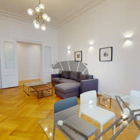 Apartment for rent for €1,890 per month in Berlin, Pariser Straße